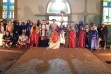 ENCENAÇÃO DA PAIXÃO DE CRISTO MARCAM SEXTA-FEIRA SANTA E EMOCIONAM FIÉIS EM FLORÍNEA